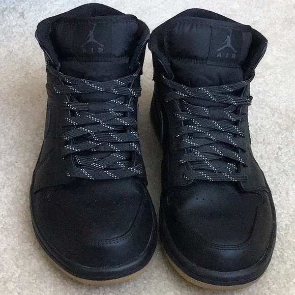 women's nike black high top sneakers